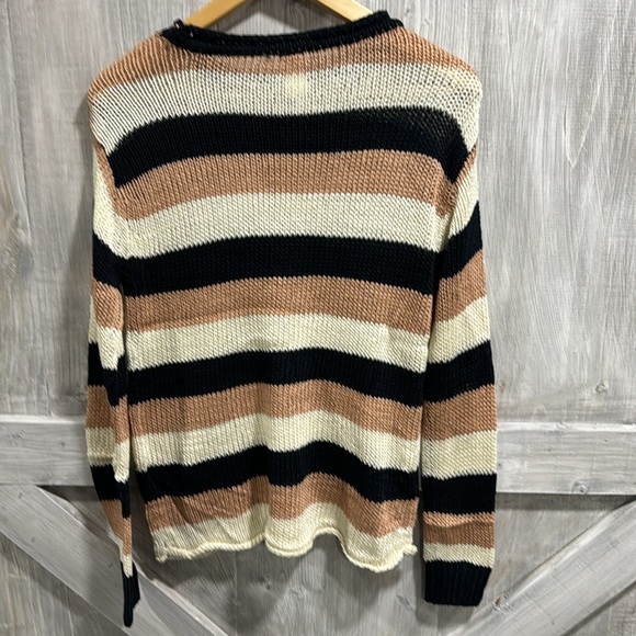Women’s small Rush sweater. K1 - Picture 2 of 2